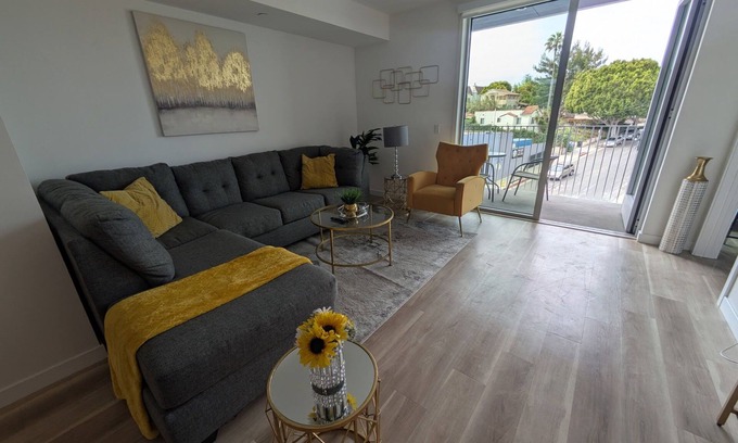 Sunset Park Apartment | 2-bedroom apartment in fabulous Santa Monica!