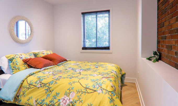 Terrebonne House | 2 bedroom apartment for up to 6 people with 3 beds