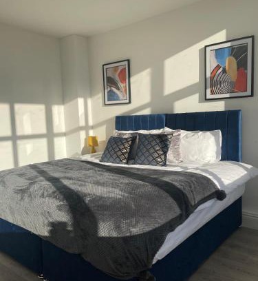 Flitwick Apartment | 2 Bedroom Apartment - Flitwick - Contractor Friendly - Tourist Ready - Full Kitchen - WiFi - Smart TV - Sofa Bed - FREE Parking - Ideal for Short or Long Stays