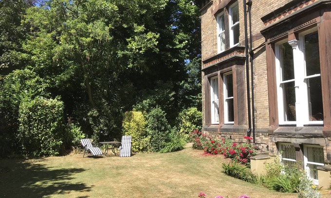 Sefton Park Apartment | 2 bedroom apartment with garden close to Lark Lane and city centre