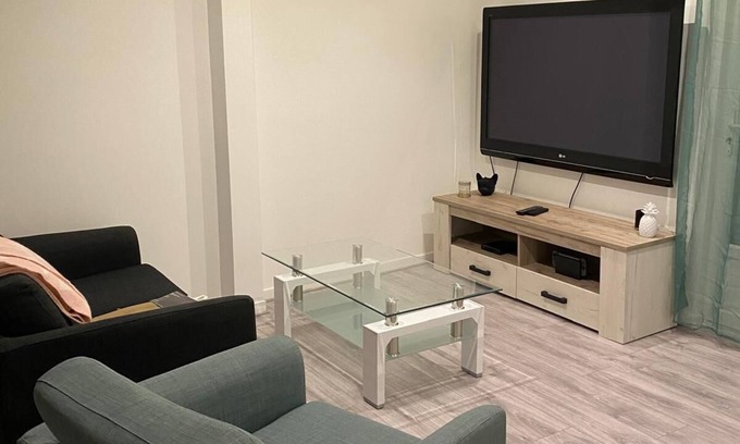 Bobigny Apartment | 2-bedroom apartment (ground floor and basement). In 2-level pavilion.