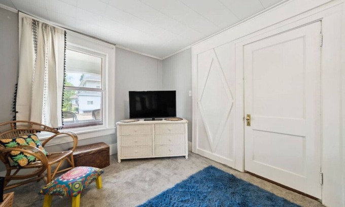 Akron House | 2 bedroom Apartment in Akron's North Hill Neighborhood