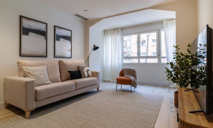 Nueva Espana Apartment | 2 bedroom apartment in Chamartín Sharing Co.