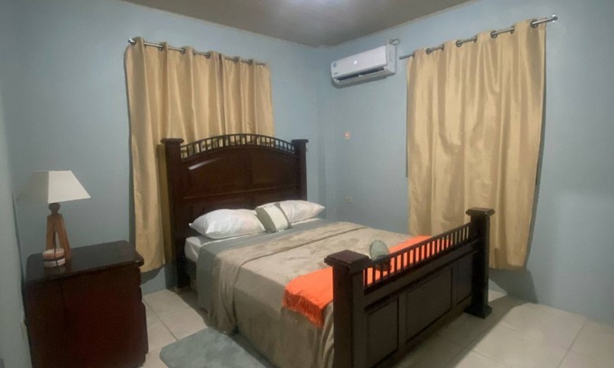 Penal-Debe Apartment | 2-bedroom apartment in tranquil Golconda with AC