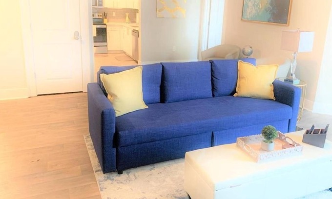 Lindbergh Apartment | 2 Bedroom Apartment L-553991 by Houzlet