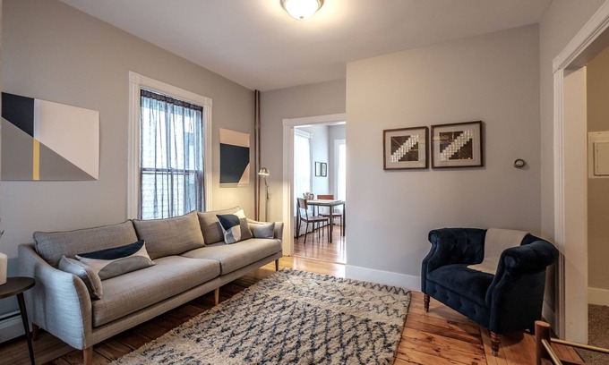 West End Apartment | 2 Bedroom Apartment Unit In Portland's Historic West End Neighborhood