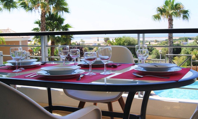Alfarrobeira Apartment | 2 Bedroom Apartment with Sea View Near Golf for 4 People