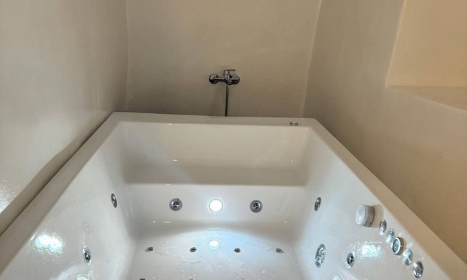 Ios Apartment | 2-bedroom apartment with Jacuzzi in Ios