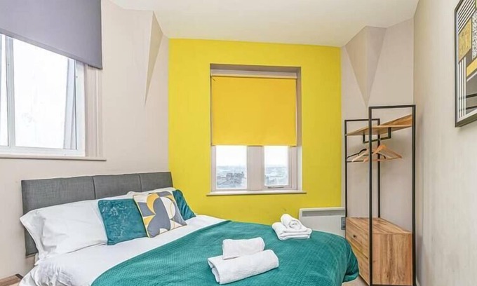 Wigan Apartment | 2 Bedroom Apt - Sleeps 5 - Wigan