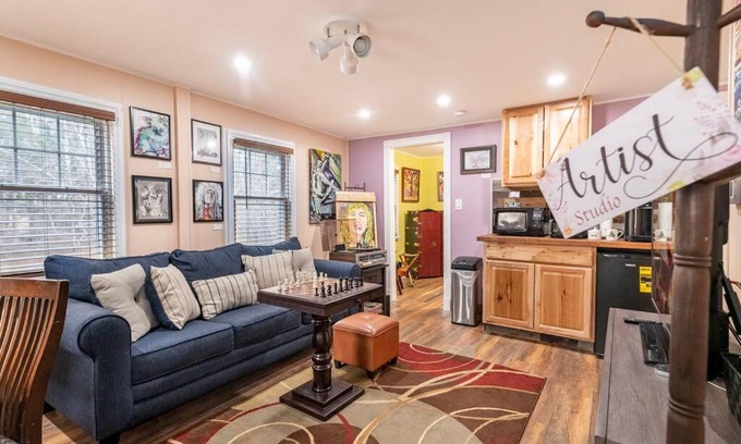 Scotrun House | 2 bedroom Artist Studio Creative Space