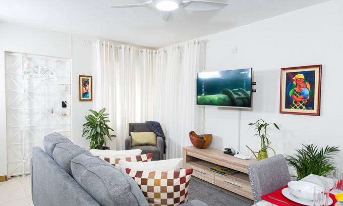 Beverly Hills Apartment | 2 Bedroom at Pine Boulevard Retreat
