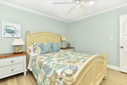 Balboa Peninsula House | 2 Bedroom BACK Apt at OCEANFRONT HOME on 15th St