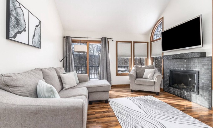 The Galena Territory House | 2 Bedroom, beautiful end unit