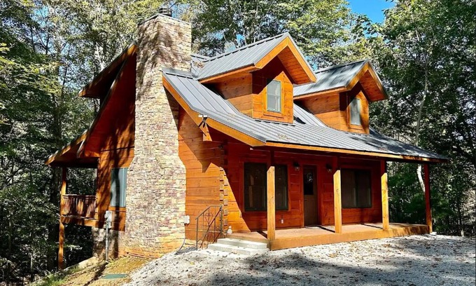 Monticello Cabin | 2-bedroom cabin in superb Monticello with WiFi, AC. Relax and unwind
