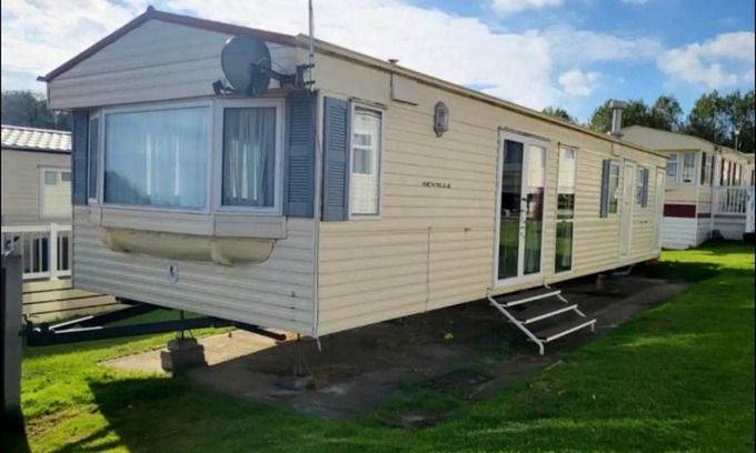 Sheerness Apartment | 2 Bedroom Caravan With Sea Views