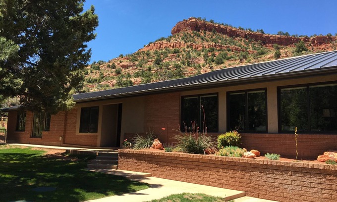Kanab House | 2 Bedroom Casita on tranquil mini ranch just 2 miles from downtown
