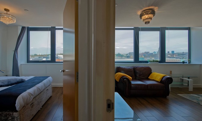 Liverpool City Centre Apartment | 2 Bedroom Central Apartment With Parking