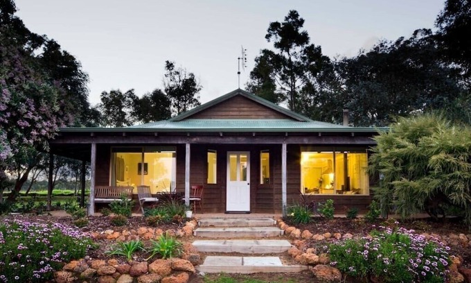 Metricup Cottage | 2 bedroom Chalet situated on a 145 acre farm/vineyard property