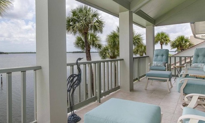 South Beach Condo | 2 Bedroom Condo 431594 by Houzlet