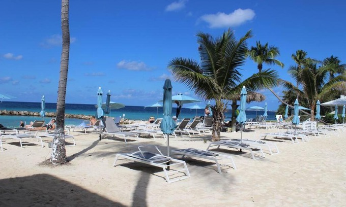 Seven Mile Beach Apartment | 2 Bedroom Condo 7 Mile Beach - #207 Sunset Cove
