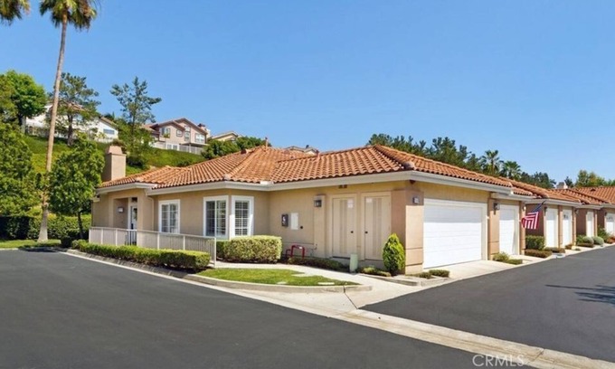 Mission Viejo Condo | 2 Bedroom Condo L-596458 by Houzlet