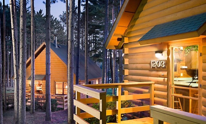 Wisconsin Dells Resort | 2 Bedroom Cottage at Christmas Mountain Village