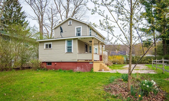 Mountain Top Cottage | 2 Bedroom Cozy Cottage!