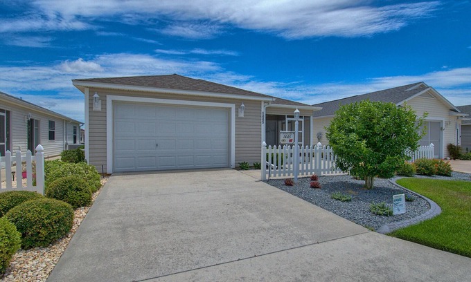 Fernandina Villa | 2 BEDROOM CUTE PATIO VILLA NEAR BROWNWOOD PADDOCK SQUARE THE VILLAGES FL
