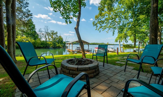 Decatur House | 2-Bedroom, Dog Friendly Home sleeps 6 on the Tennessee River/Chickamauga Lake