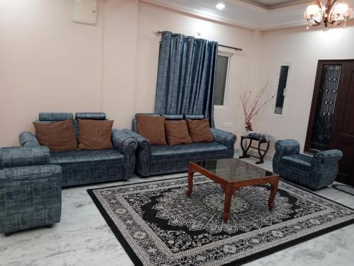 Hyderabad Apartment | 2-Bedroom Elegant and Spacious AC Apartment only for families, Prime Location, Just 100m from Main Road!