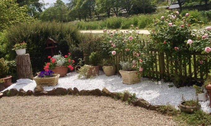 Betton House | 2 bedroom family canalside character cottage with jaccusi and 10 mn to Dinan