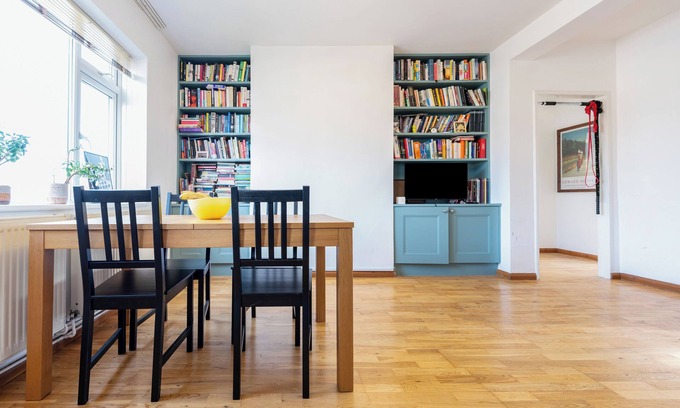 Shacklewell Apartment | 2 bedroom flat in Hackney, London. Next to several stations and restaurants