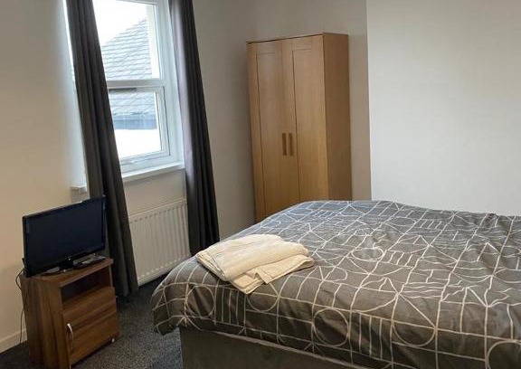 Chorlton-on-Medlock Apartment | 2 Bedroom Flat with free parking in Manchester