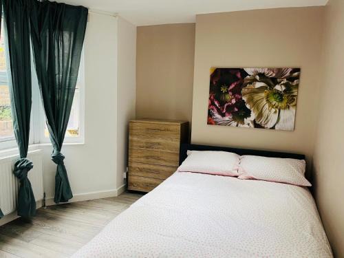 Kilburn Apartment | 2 bedroom flat with garden
