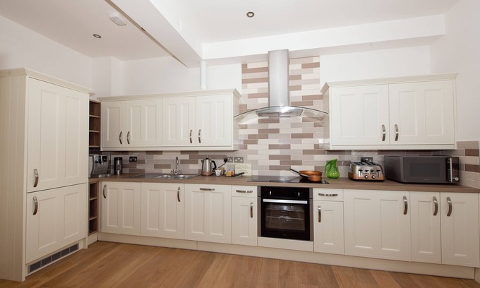Headington Apartment | 2 bedroom Fully equipped apartment-DISINFECTED with modern design