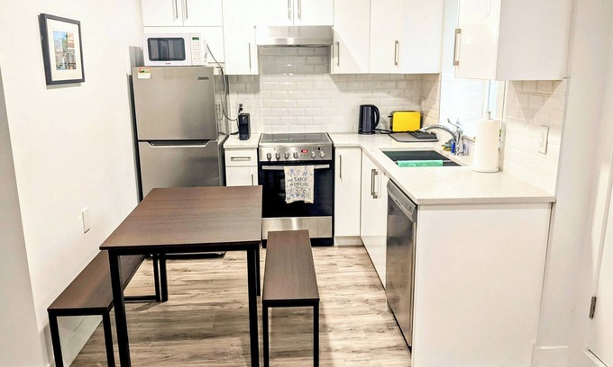 Grandview-Woodland Apartment | 2 Bedroom Garden Apt. Free Parking. Quiet Family Area. 10 Minutes to Downtown