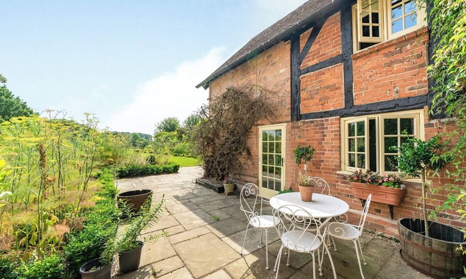 Uckinghall Cottage | 2 bedroom accommodation in Hatton near Warwick