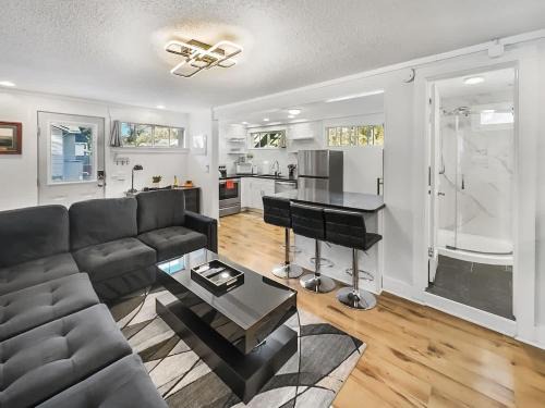 Charleston Apartment | 2-Bedroom Golf Course Getaway