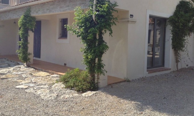 Vauvenargues House | 2 bedroom ground floor appartment with garden and views of Sainte Victoire