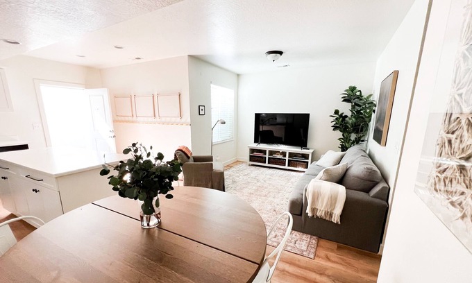American Fork House | 2 Bedroom Guest House with Modern Amenities