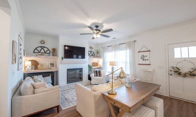 Grovetown House | 2-bedroom Home 10 Miles from Course - Daily Hostess Service Available