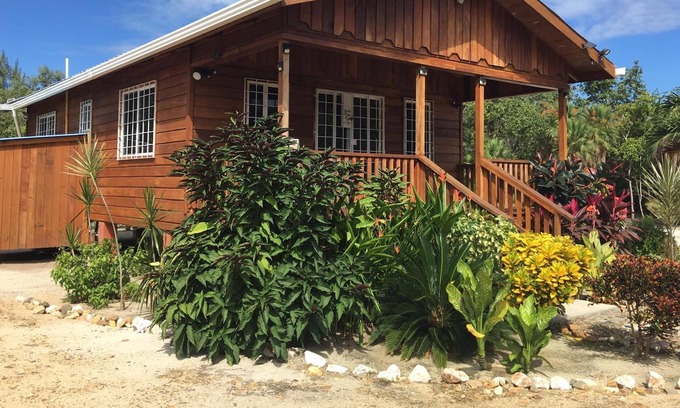 Surfside House | 2 Bedroom Home-Placencia Peninsula with Beach Access