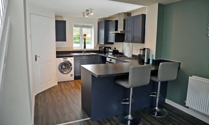 Forsbrook House | 2 Bedroom Home-sleeps7,fast Wifi,near Altontowers