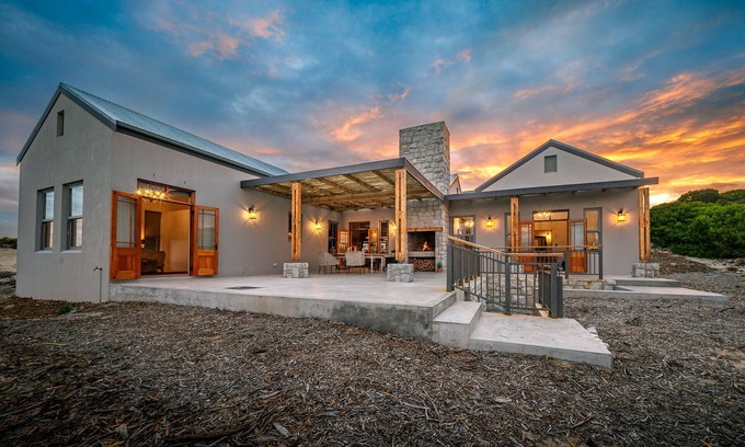 Gansbaai House | 2-bedroom house in awesome Gansbaai with WiFi