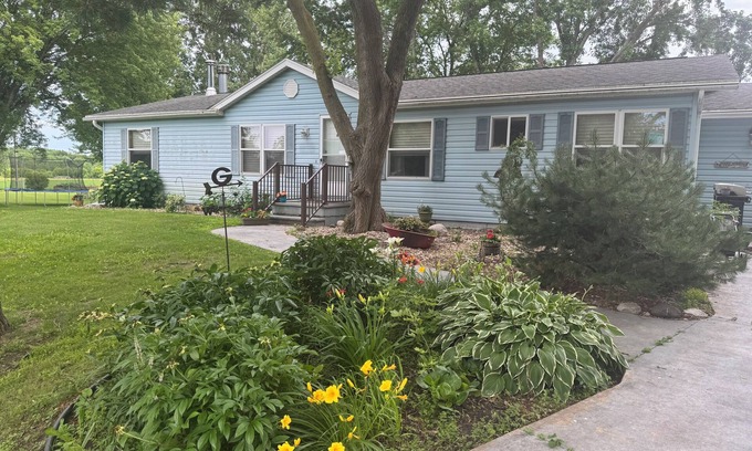 Oshkosh House | 2-bedroom house in Oshkosh minutes from EAA.