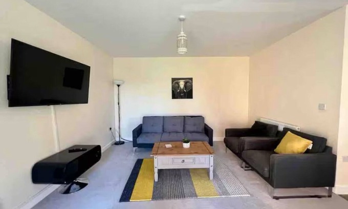 Chatham House | 2 Bedroom House in Quiet Neighbourhood, Conveniently Located- 2 Parking Spaces