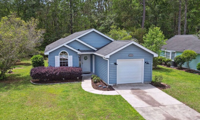 Surfside Beach House | 2-bedroom house in excellent Myrtle Beach location with AC, WiFi. Enjoy