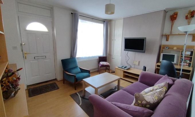 Stanground House | 2 bedroom house near city centre