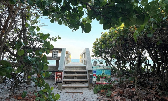 Satellite Beach House | 2-bedroom house in Satellite Beach I 4 Min Walk from the Beach