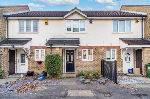Borehamwood House | 2 bedroom house with parking in Borehamwood